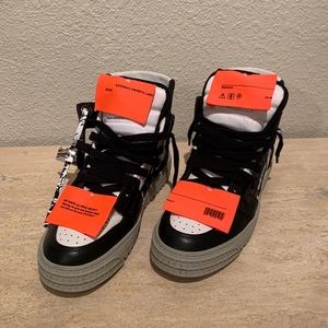 OFF- WHITE Sneaker